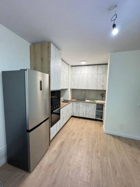 Tirane, jepet me qera apartament 2+1 Kati 8, 114 m² 800 € (KOMUNA E PARISIT)