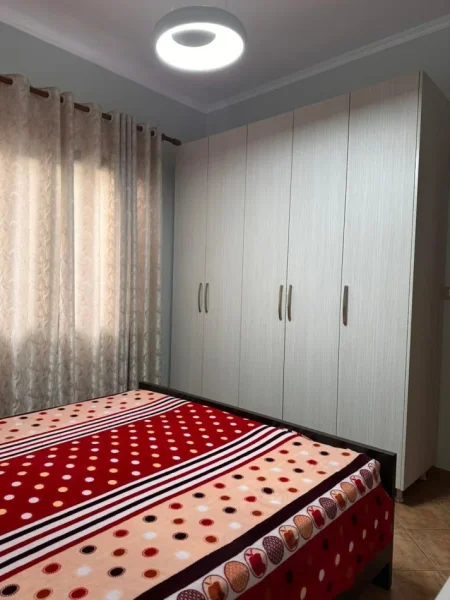 Tirane, jepet me qera apartament 1+1 Kati 1, 65 m² 400 € (Siri Kodra)