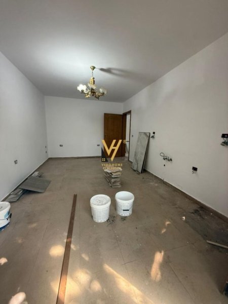 Tirane, jepet me qera ambjent biznesi Kati 2, 70 m² 500 € (VASIL SHANTO)