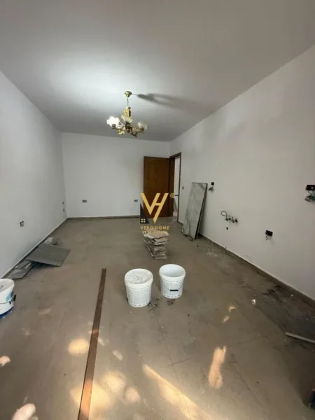 Tirane, jepet me qera ambjent biznesi Kati 2, 70 m² 500 € (VASIL SHANTO)