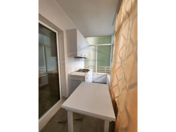 Tirane, jepet me qera Garsionere  Kati 2, 39 m² 400 € (BRRYLI)  AL38430