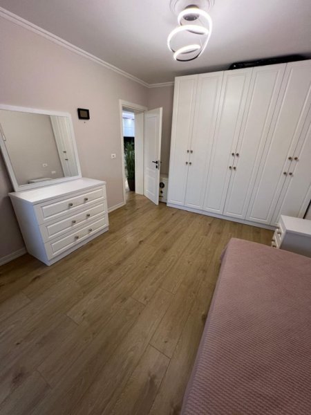 Tirane, jepet me qera apartament 2+1+Ballkon Kati 5, 90 m² 630 € (Oxhaku)