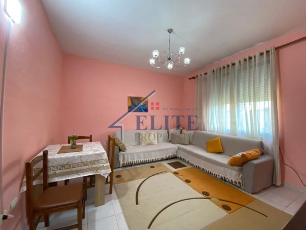 Tirane, jepet me qera apartament 2+1+Ballkon Kati 5, 110 m² 620 € (Ali Demi)