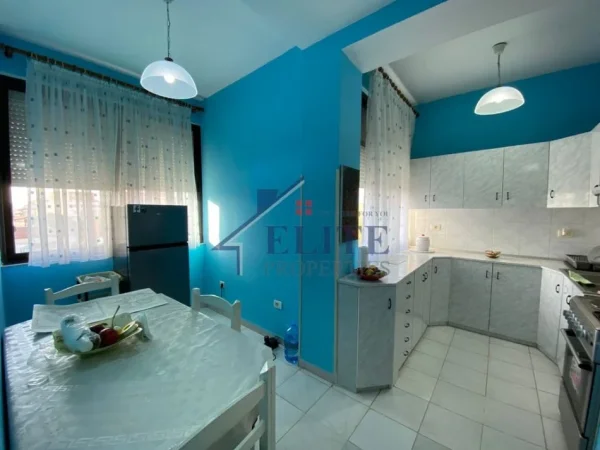 Tirane, jepet me qera apartament 2+1+Ballkon Kati 5, 110 m² 620 € (Ali Demi)