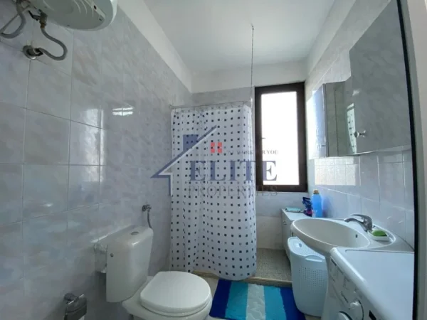 Tirane, jepet me qera apartament 2+1+Ballkon Kati 5, 110 m² 620 € (Ali Demi)