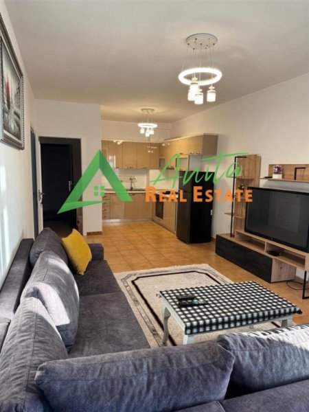 Tirane, jepet me qera apartament 2+1+Ballkon Kati 1, 90 m², 45 000 Leke (Yzberish)