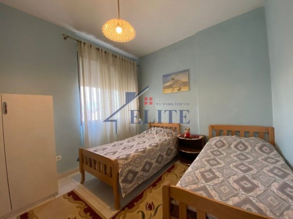 Tirane, jepet me qera apartament 2+1+Ballkon Kati 5, 110 m² 620 € (Ali Demi)