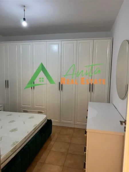 Tirane, jepet me qera apartament 2+1+Ballkon Kati 1, 90 m², 45 000 Leke (Yzberish)