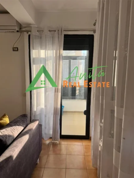 Tirane, jepet me qera apartament 2+1+Ballkon Kati 1, 90 m², 45 000 Leke (Yzberish)