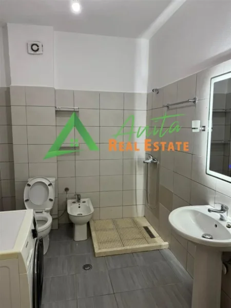 Tirane, jepet me qera apartament 2+1+Ballkon Kati 1, 90 m², 45 000 Leke (Yzberish)