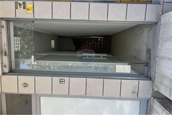 Vlore, jepet me qera ambjent biznesi Kati 2, 225 m² 850 € (TRANBALLKANIKE, VLORË)