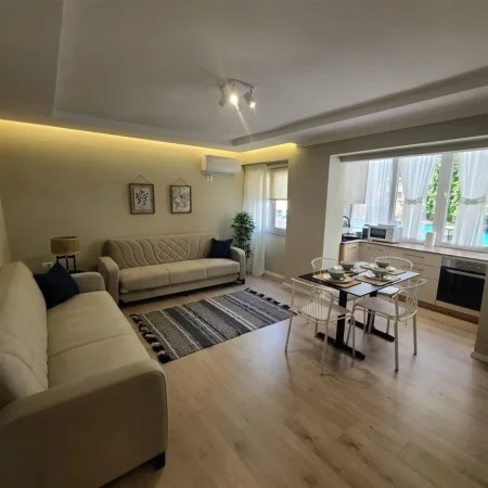 Tirane, jepet me qera apartament 1+1+Ballkon Kati 2, 60 m² 750 € (QENDER)