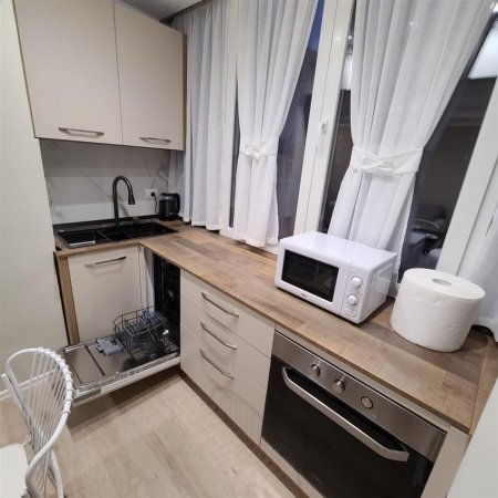 Tirane, jepet me qera apartament 1+1+Ballkon Kati 2, 60 m² 750 € (QENDER)