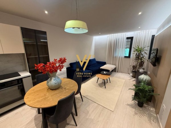 Tirane, jepet me qera apartament 1+1+Ballkon Kati 3, 75 m² 900 € (ISH BLLOK)