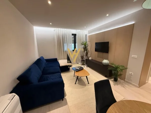 Tirane, jepet me qera apartament 1+1+Ballkon Kati 3, 75 m² 900 € (ISH BLLOK)