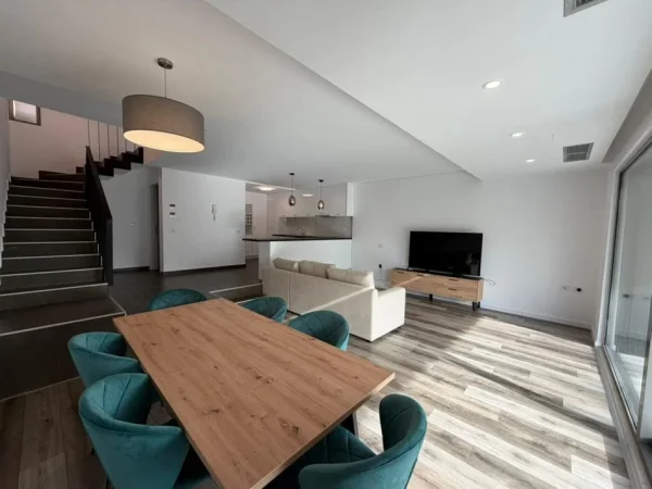 Tirane, jepet me qera Vile 3 Katshe Kati 0, 450 m² 2.350 € (Prane TEG)