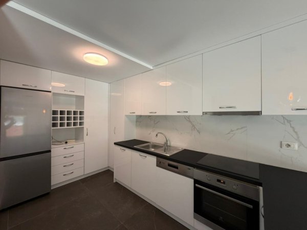 Tirane, jepet me qera Vile 3 Katshe Kati 0, 450 m² 2.350 € (Prane TEG)