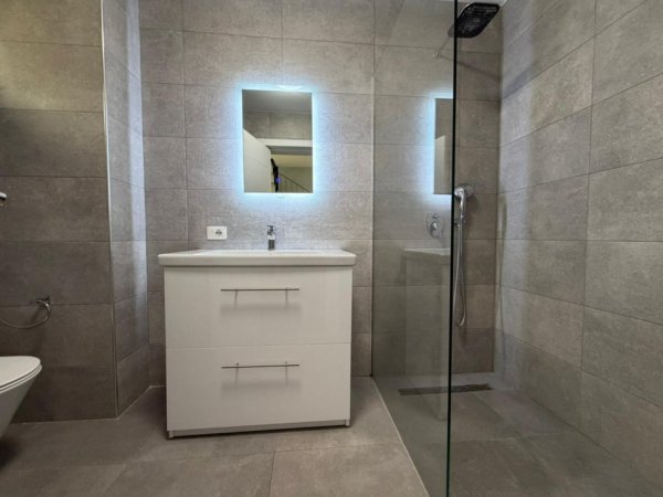 Tirane, jepet me qera Vile 3 Katshe Kati 0, 450 m² 2.350 € (Prane TEG)