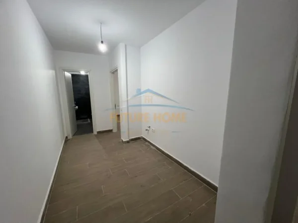 Tirane, shitet apartament 1+1 Kati 3, 86 m² 129.000 € (Selite)