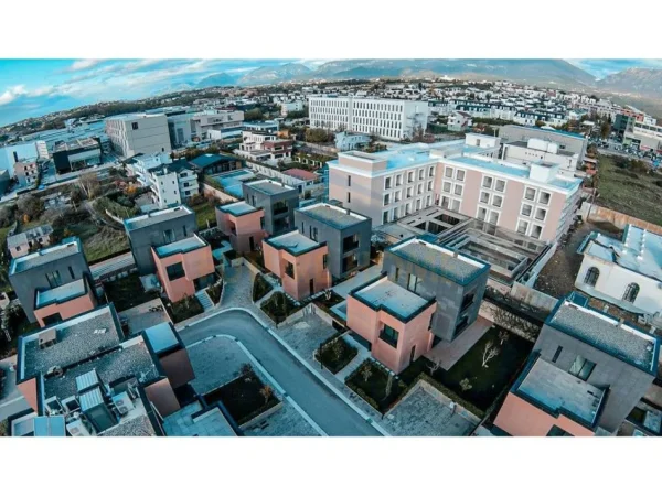 Tirane, jepet me qera Vile , 359 m² 5.000 € 