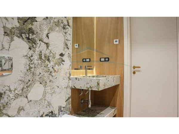 Tirane, jepet me qera Vile , 359 m² 5.000 € 