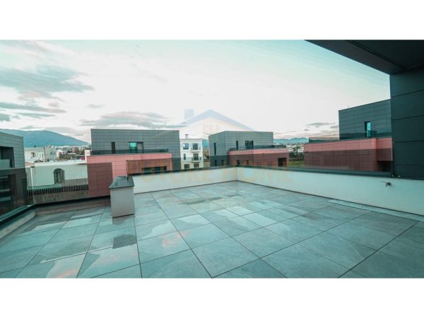 Tirane, jepet me qera Vile , 359 m² 5.000 € 