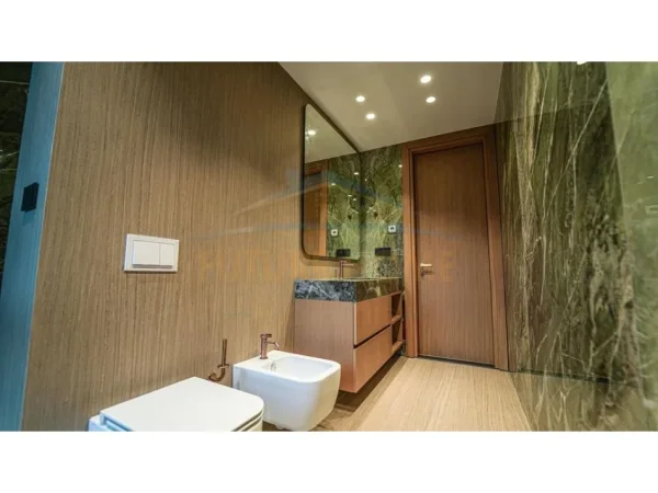 Tirane, jepet me qera Vile , 359 m² 5.000 € 