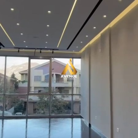 Tirane, jepet me qera ambjent biznesi Kati 2, 75 m² 700 € (Bulevardi Blu)