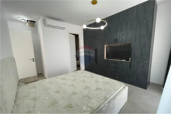 Tirane, jepet me qera apartament 2+1+Ballkon , 99 m² 1.500 € (Liqeni Thate)