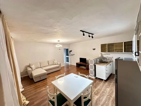 Tirane, jepet me qera apartament 1+1 Kati 3, 65 m² 600 € (QENDER)