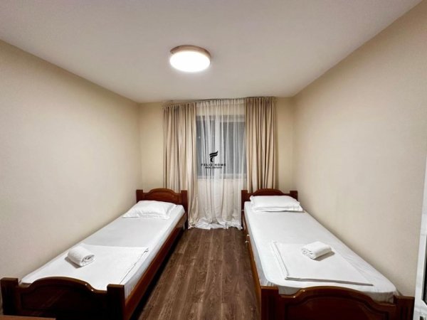 Tirane, jepet me qera apartament 1+1 Kati 3, 65 m² 600 € (QENDER)