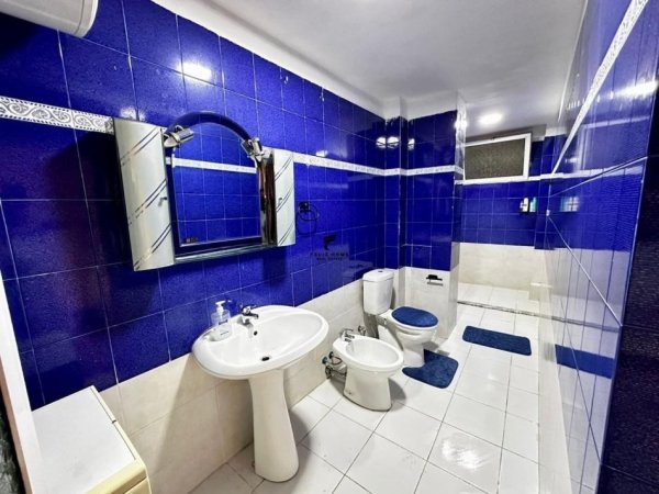 Tirane, jepet me qera apartament 1+1 Kati 3, 65 m² 600 € (QENDER)