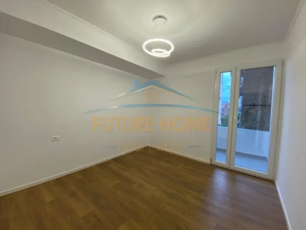 Tirane, shitet apartament 2+1+Ballkon Kati 4, 65 m² 118.000 € (Porcelan)