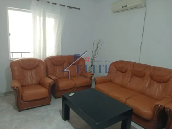 Tirane, jepet me qera apartament 2+1 Kati 1, 