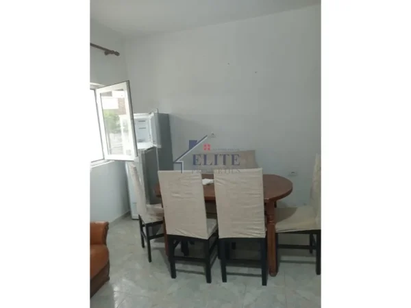 Tirane, jepet me qera apartament 2+1 Kati 1, 