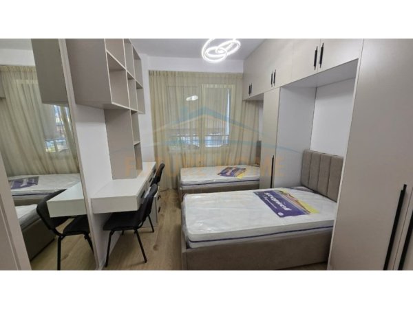 Tirane, jepet me qera apartament 3+1+Ballkon , 102 m² 1.000 € (Komuna Parisit , Niku Construction)