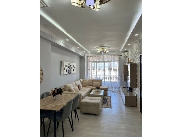 Tirane, jepet me qera apartament 2+1+Ballkon Kati 5, 97 m² 550 € (Astir)