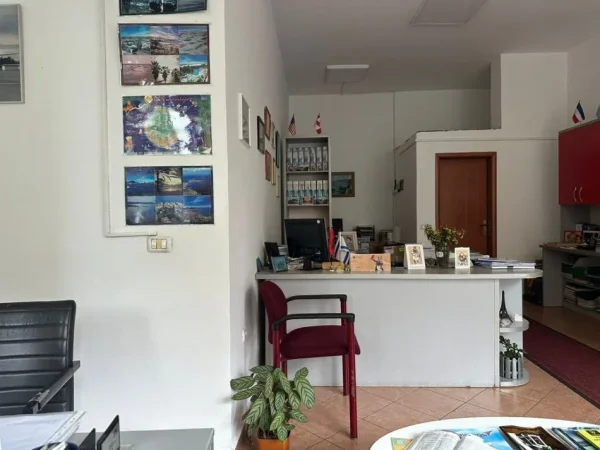 Tirane, shitet ambjent biznesi Kati 0, 37 m² 135.000 € (siri kodra)