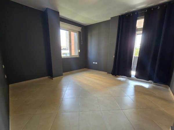 Tirane, jepet me qera apartament 2+1 Kati 3, 102 m² 850 € (Qender)