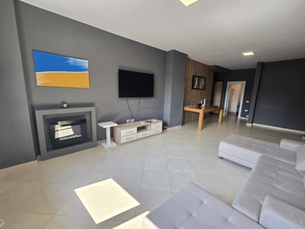 Tirane, jepet me qera apartament 2+1 Kati 3, 102 m² 850 € (Qender)