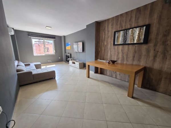 Tirane, jepet me qera apartament 2+1 Kati 3, 102 m² 850 € (Qender)