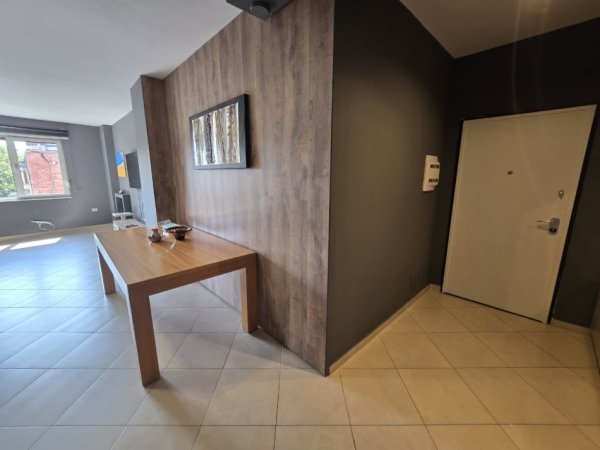 Tirane, jepet me qera apartament 2+1 Kati 3, 102 m² 850 € (Qender)
