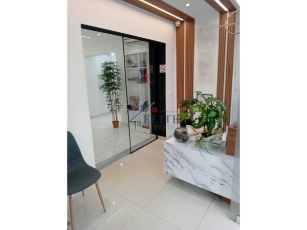 Tirane, jepet me qera dyqan ,