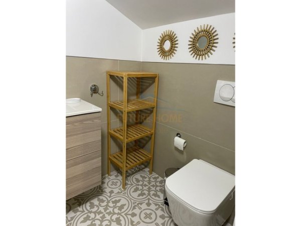 Tirane, jepet me qera apartament duplex Dublex Kati 3, 90 m² 900 € (Rezidenca "Porta e Gjelbër", Pallati i Brigadave)