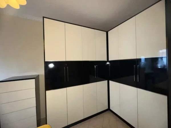 Tirane, jepet me qera apartament 2+1+Ballkon Kati 3, 90 m² 500 € (Astir)