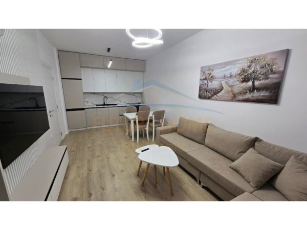 Tirane, jepet me qera apartament 3+1 Kati 2, 102 m² 1.000 € 