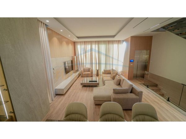 Tirane, jepet me qera Vile 2 Katshe Kati 0, 359 m² 4.000 € 