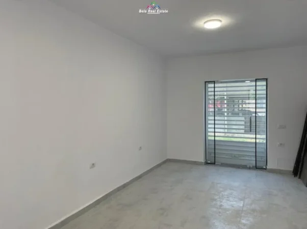 Tirane, jepet me qera zyre Kati 0, 70 m² 800 € (Bulevardi Bajram curri)