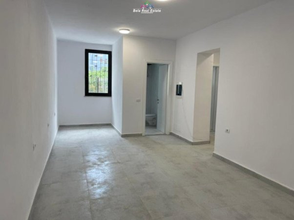 Tirane, jepet me qera zyre Kati 0, 70 m² 800 € (Bulevardi Bajram curri)