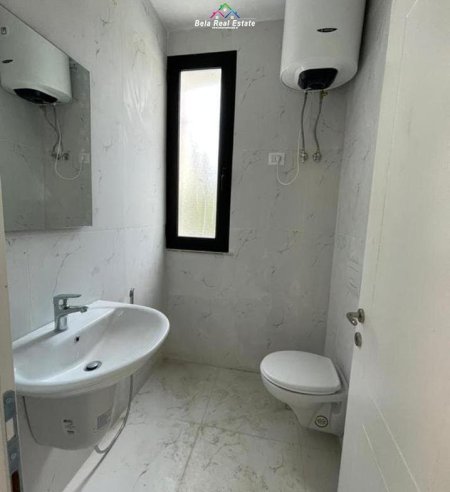 Tirane, jepet me qera zyre Kati 0, 70 m² 800 € (Bulevardi Bajram curri)